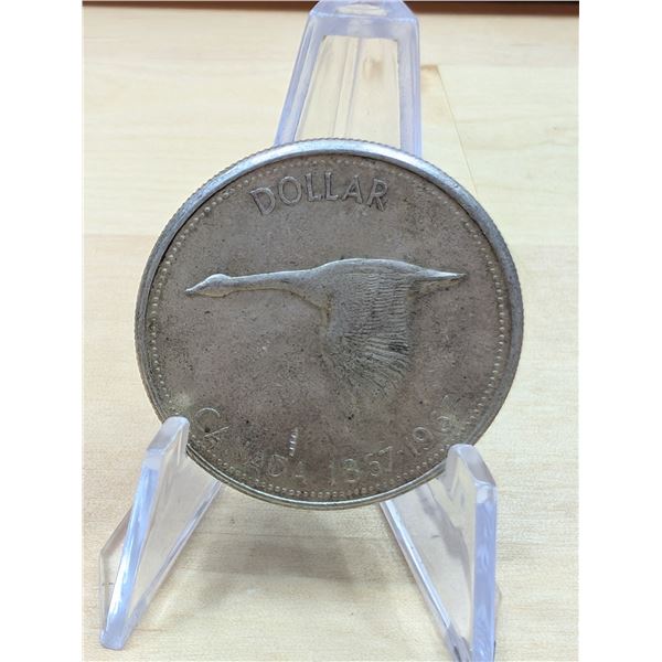 Lot 125-1) 1 Canadian silver Dollar 1967