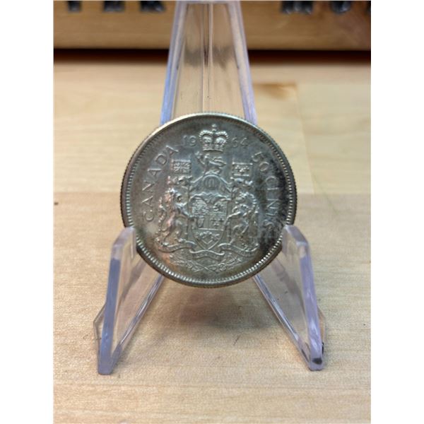 Lot 58-1) Canadian silver 50c 1964