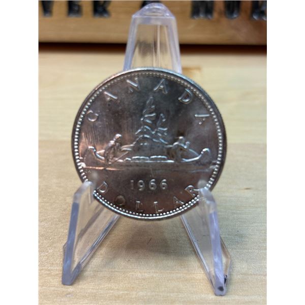 Lot 71-1) 1 Canadian silver Dollar 1966