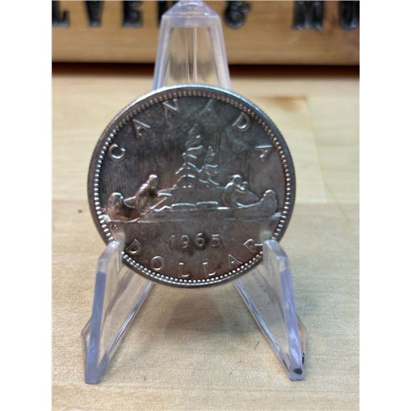 Lot 73-1) 1 Canadian silver Dollar 1965