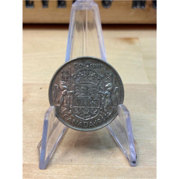 Lot 74-1) Canadian silver 50c 1944