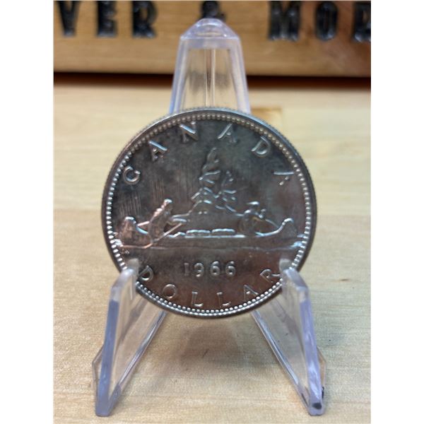 Lot 77-1) 1 Canadian silver Dollar 1966
