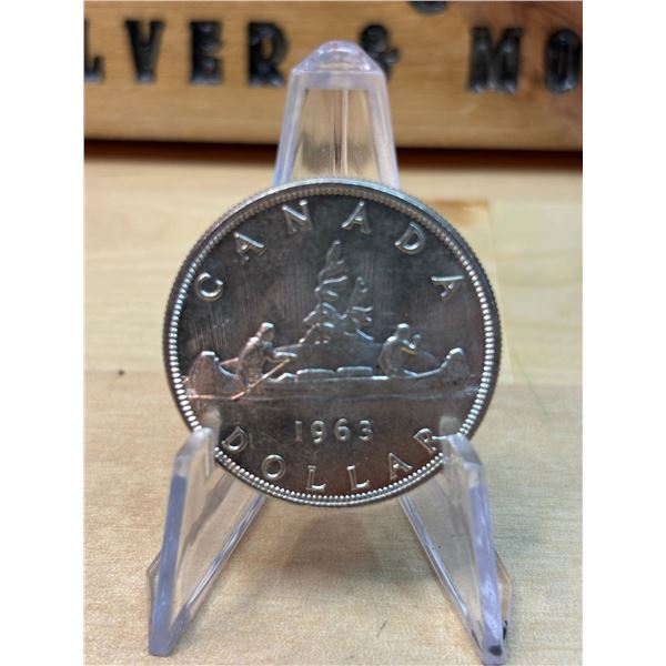 Lot 81-1) 1 Canadian silver Dollar 1963