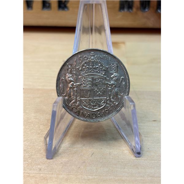 Lot 88-1) Canadian silver 50c 1952