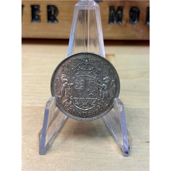 Lot 98-1) Canadian silver 50c 1945