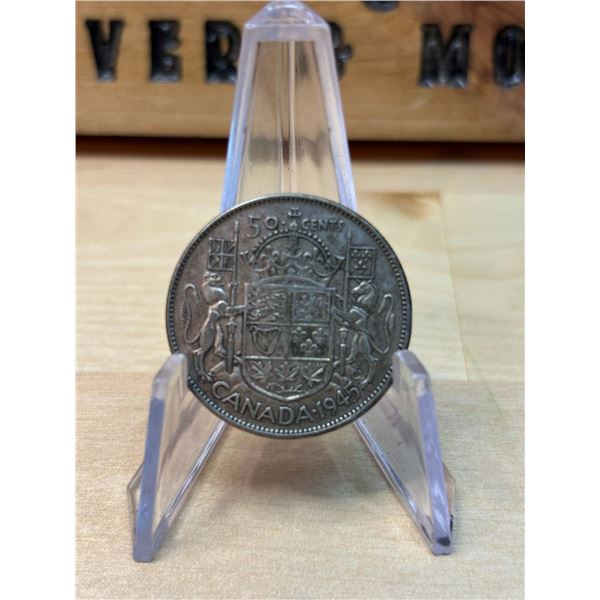 Lot 100-1) Canadian silver 50c 1945