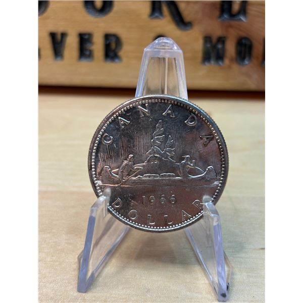 Lot 103-1) 1 Canadian silver Dollar 1966