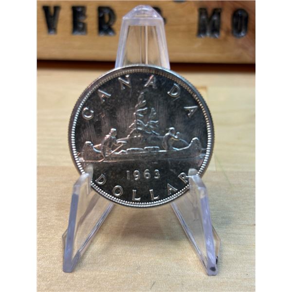 Lot 107-1) 1 Canadian silver Dollar 1963