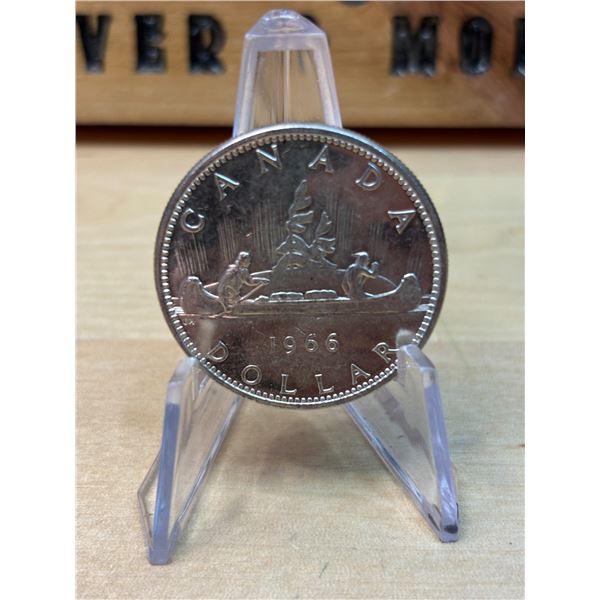 Lot 109-1) 1 Canadian silver Dollar 1966