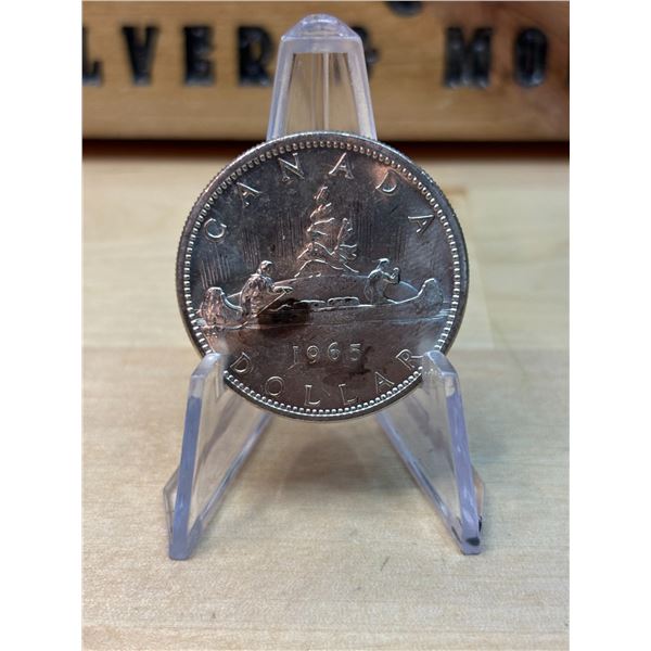Lot 111-1) 1 Canadian silver Dollar 1965