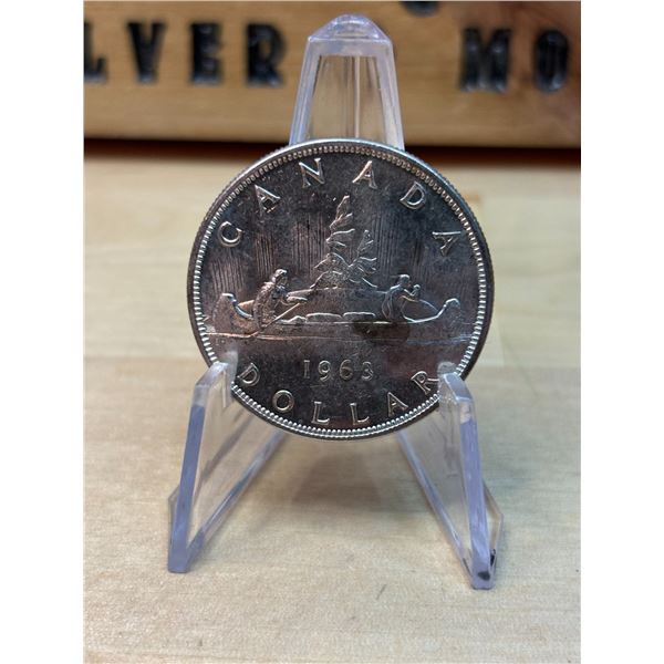 Lot 113-1) 1 Canadian silver Dollar 1963