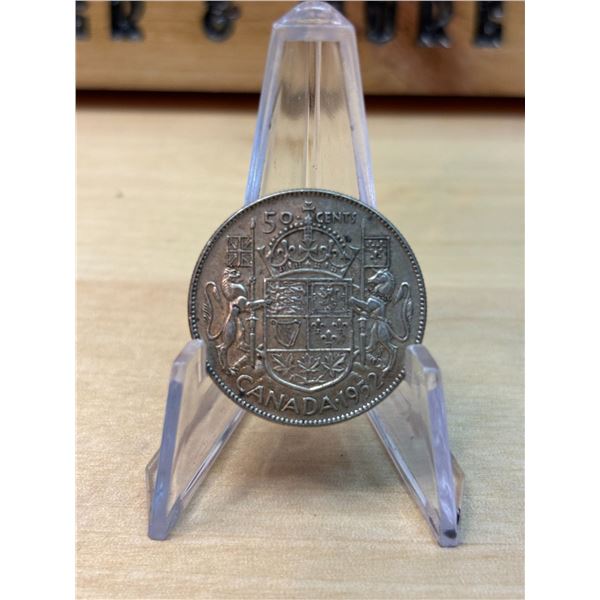 Lot 128-1) Canadian silver 50c 1952