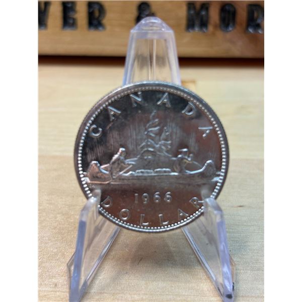 Lot 135-1) 1 Canadian silver Dollar 1966
