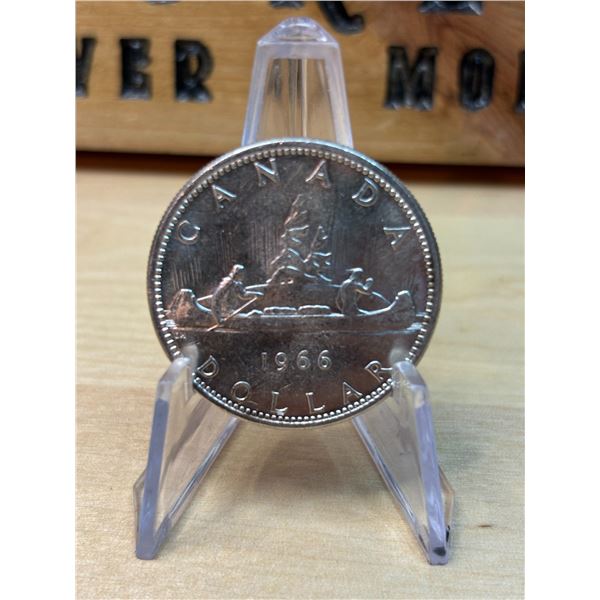 Lot 141-1) 1 Canadian silver Dollar 1966