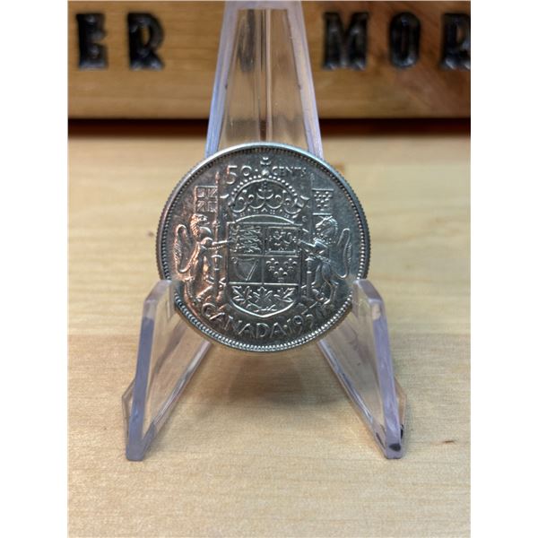 Lot 146-1) Canadian silver 50c 1957