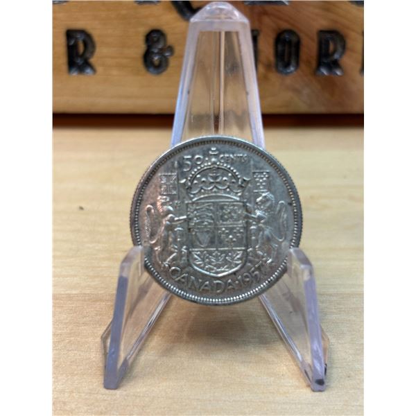Lot 148-1) Canadian silver 50c 1957