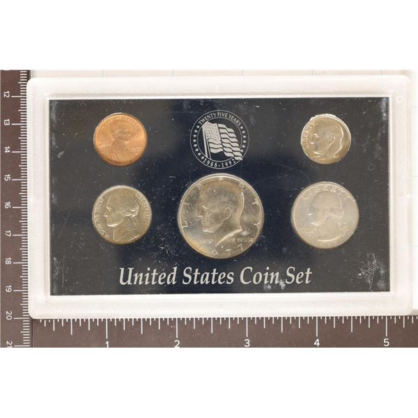 1977 US 5 COIN YEAR SET IN HARD PLASTIC CASE