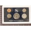 Image 1 : 1977 US 5 COIN YEAR SET IN HARD PLASTIC CASE