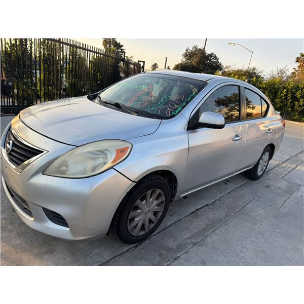 NISS VERSA 2013 O/S T-DON