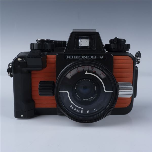 Nikon Nikonos V Underwater Camera, 35mm f/2.5 Nikkor Lens