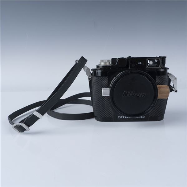Nikon Nikonos V 35mm Underwater Camera with 35mm f/2.5 Lens