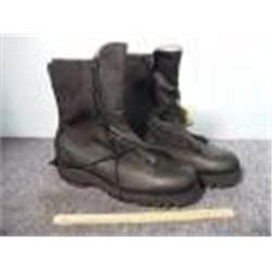 MILITARY SURPLUS AUCTION- (APPROX 33)PAIR OF COMBAT BOOTS TO INCLUDE (APPROX 23)PAIR DESERT TAN SIZE