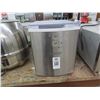 Image 1 : Igloo Countertop Ice Maker