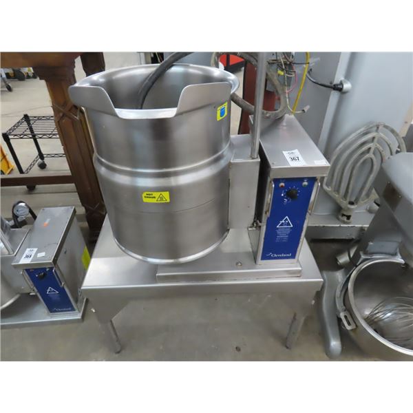Cleveland Tilt Kettle w/Stand