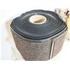 Image 2 : TAPIS CHEVRON BRUN 3'x44'