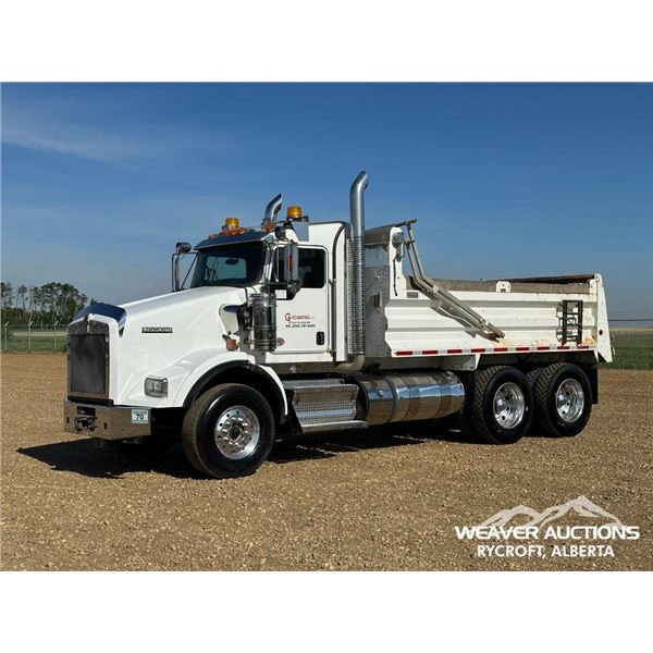 2015 KENWORTH T800 T/A DUMP TRUCK