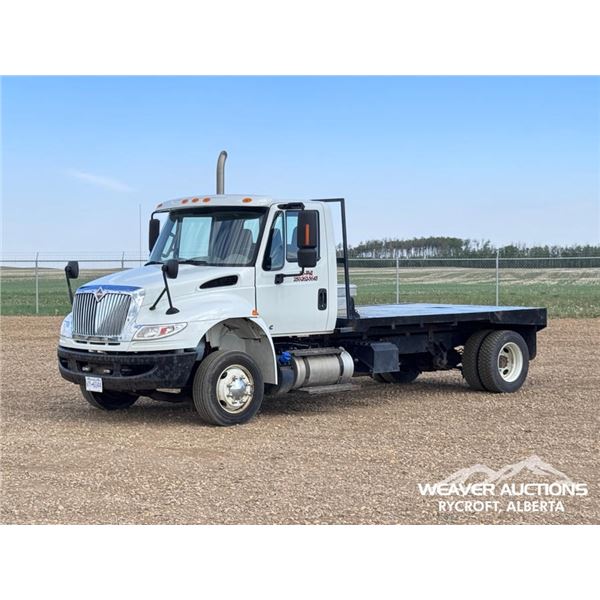 2018 INTERNATIONAL 4300 SBA S/A FLATBED TRUCK