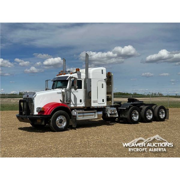 2007 PETERBILT 378 TRI DRIVE SLEEPER TRUCK TRACTOR