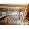 Image 16 : 2004 CEDAR CREEK 32 FT. 5TH WHEEL TRAVEL TRAILER