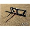 Image 1 : TRACTOR BALE SPEAR
