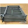 Image 5 : (10) 9.5 FT. LIVESTOCK PANELS W/ MAN GATE