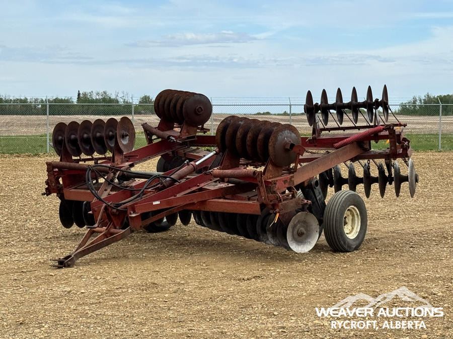 INTERNATIONAL 18 FT. FIELD TANDEM DISC - Weaver Bros. Auctions Ltd.