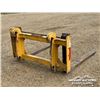Image 3 : JOHN DEERE Q/A 60 IN. WHEEL LOADER FORKS