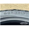 Image 5 : (4) GRIZZLY 33X12.50R20 TIRES