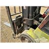 Image 12 : 2005 CLARK CGC470L FORKLIFT