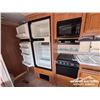 Image 16 : 2005 JAYCO JAYFLIGHT 27 FT. T/A TRAVEL TRAILER