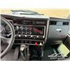 Image 11 : 2013 KENWORTH T800 T/A SLEEPER TRUCK TRACTOR