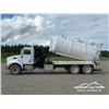 Image 31 : 2006 PETERBILT 335 T/A VAC TRUCK