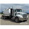 Image 3 : 2006 PETERBILT 335 T/A VAC TRUCK