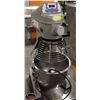 Image 2 : GLOBE 20 QT MIXER W/ ATTACHMENTS
