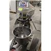 Image 5 : GLOBE 20 QT MIXER W/ ATTACHMENTS