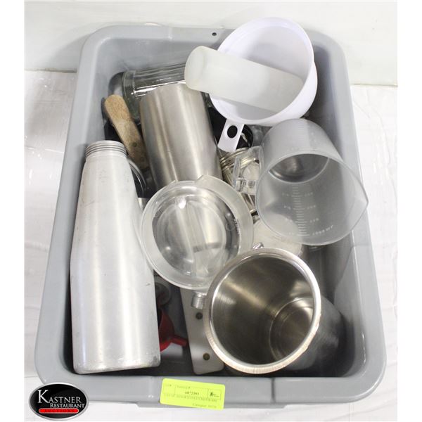 LOT OF ASSORTED KITCHENWARE