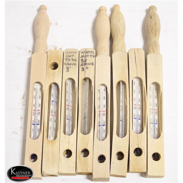 8 FLOATING THERMOMETERS