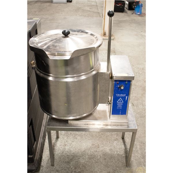 CELVELAND 12 GALLON STEAM KETTLE W/ STAND