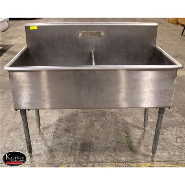 DOUBLE WELL S/S SINK WITH 24" X 24" WELLS