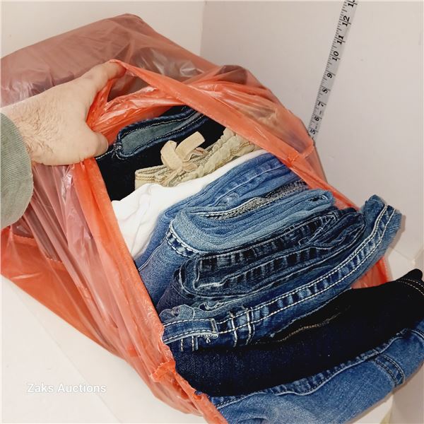 20 Pairs Womens Assorted Jeans, Shorts, Capris